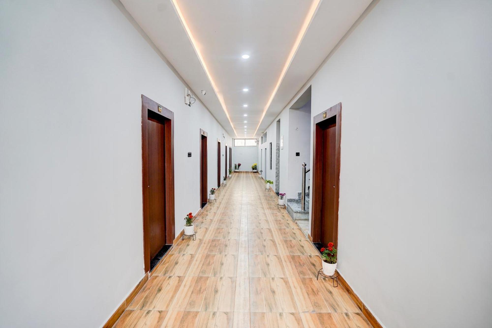 Hotel Vibe Blu- Váránaszi Kültér fotó
