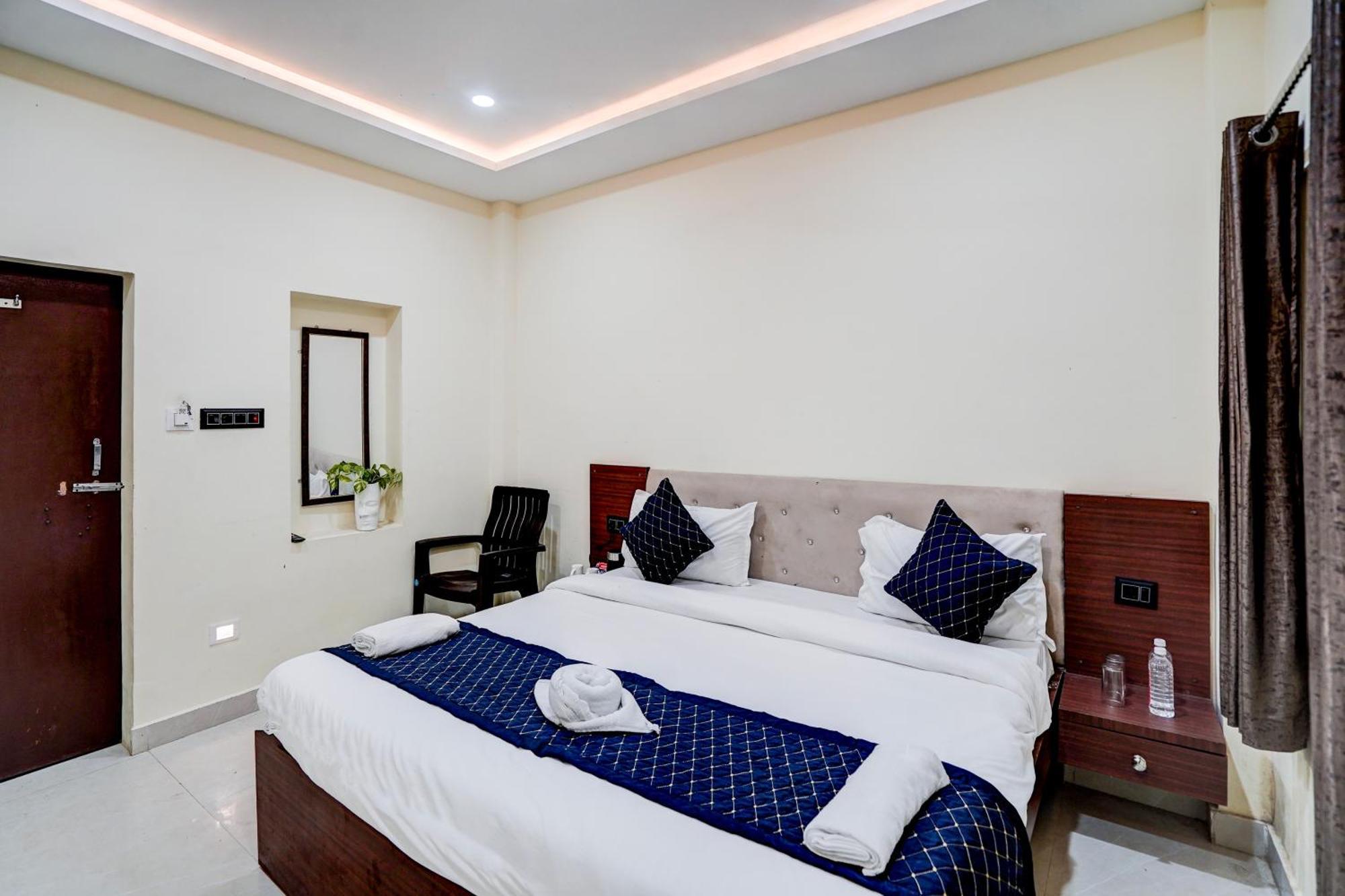 Hotel Vibe Blu- Váránaszi Kültér fotó