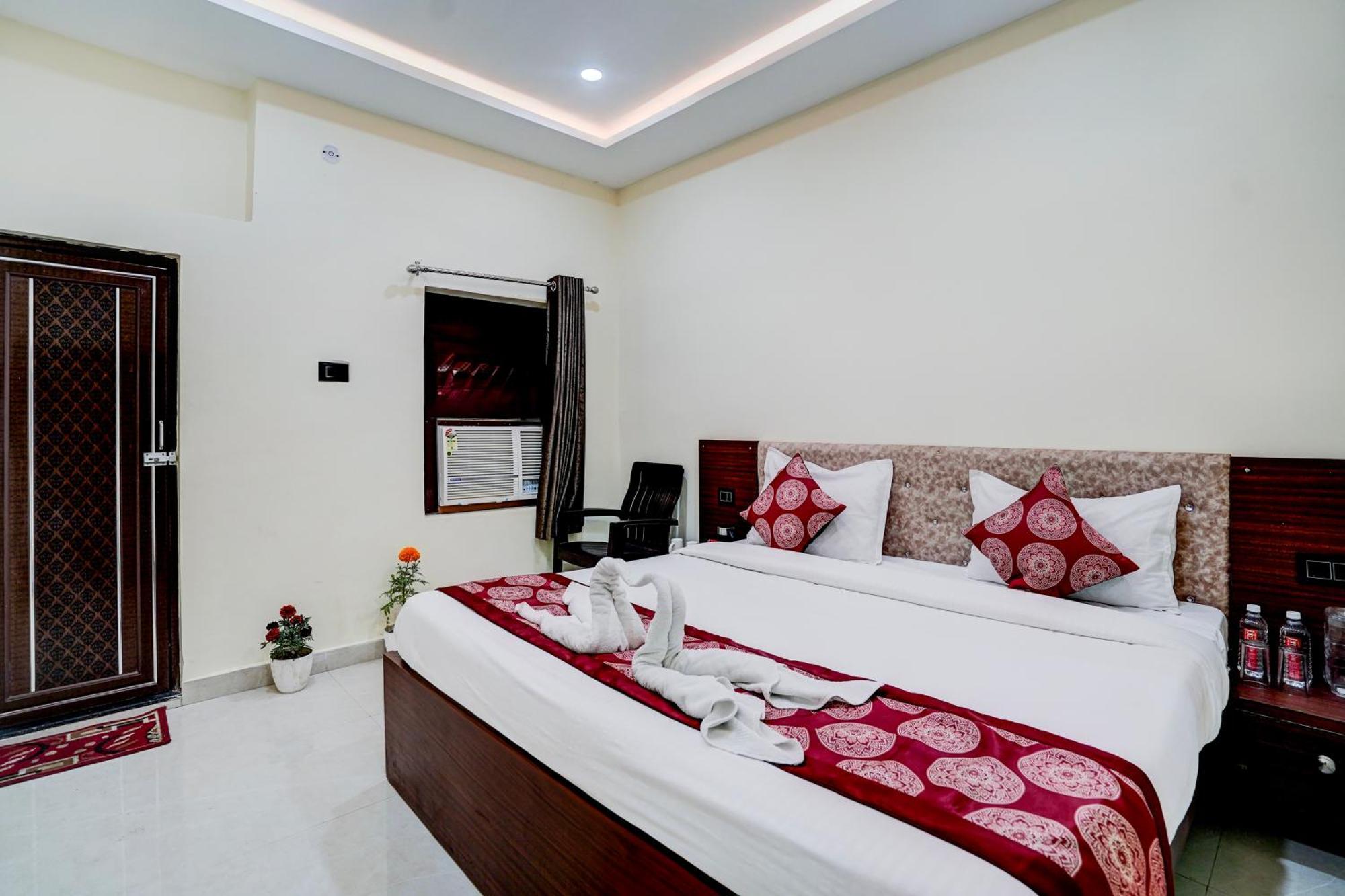 Hotel Vibe Blu- Váránaszi Kültér fotó