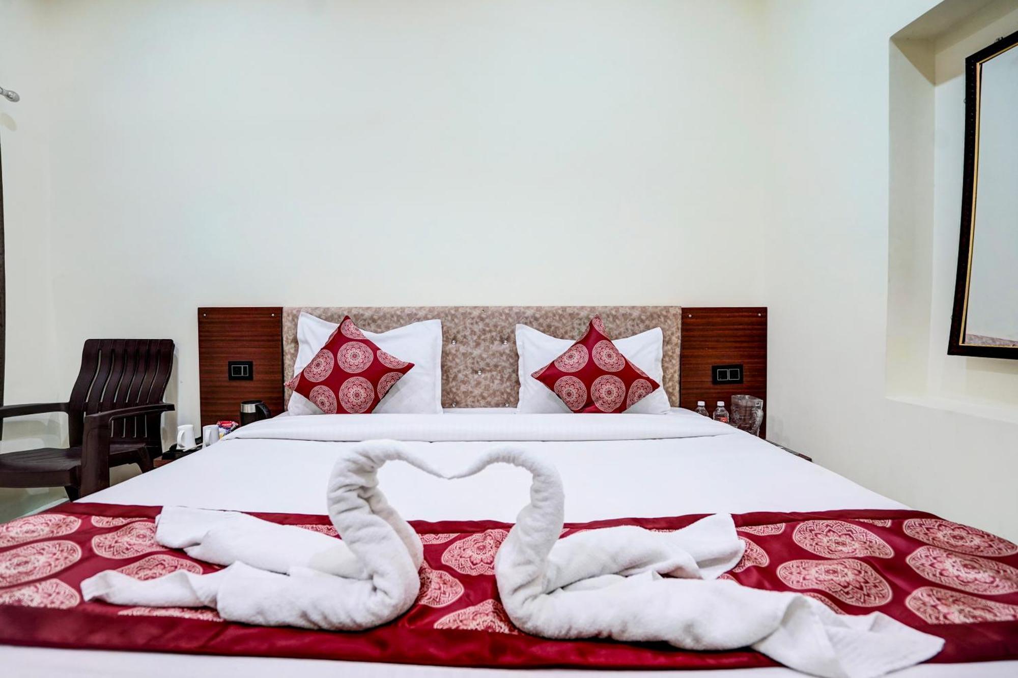 Hotel Vibe Blu- Váránaszi Kültér fotó